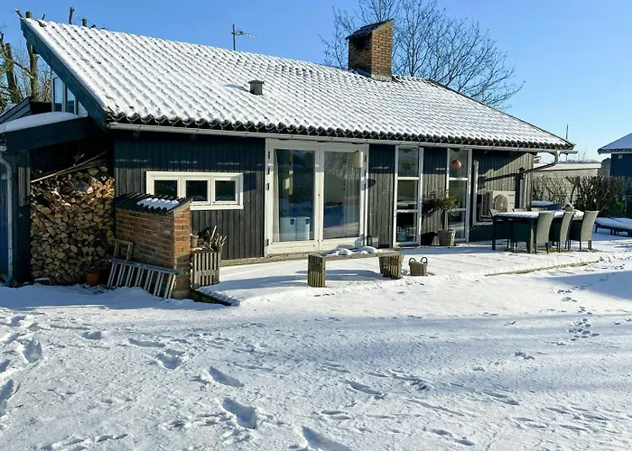 Architect-designed By The Water Ferienhaus